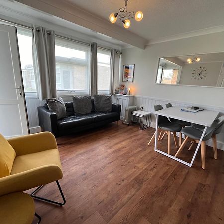 Beachcomber, Sunbeach, Scratby - Two Bed Chalet, Sleeps 4, Free Wi-Fi, Free Club Passes, Free Swimming And Pet Friendly Exteriör bild