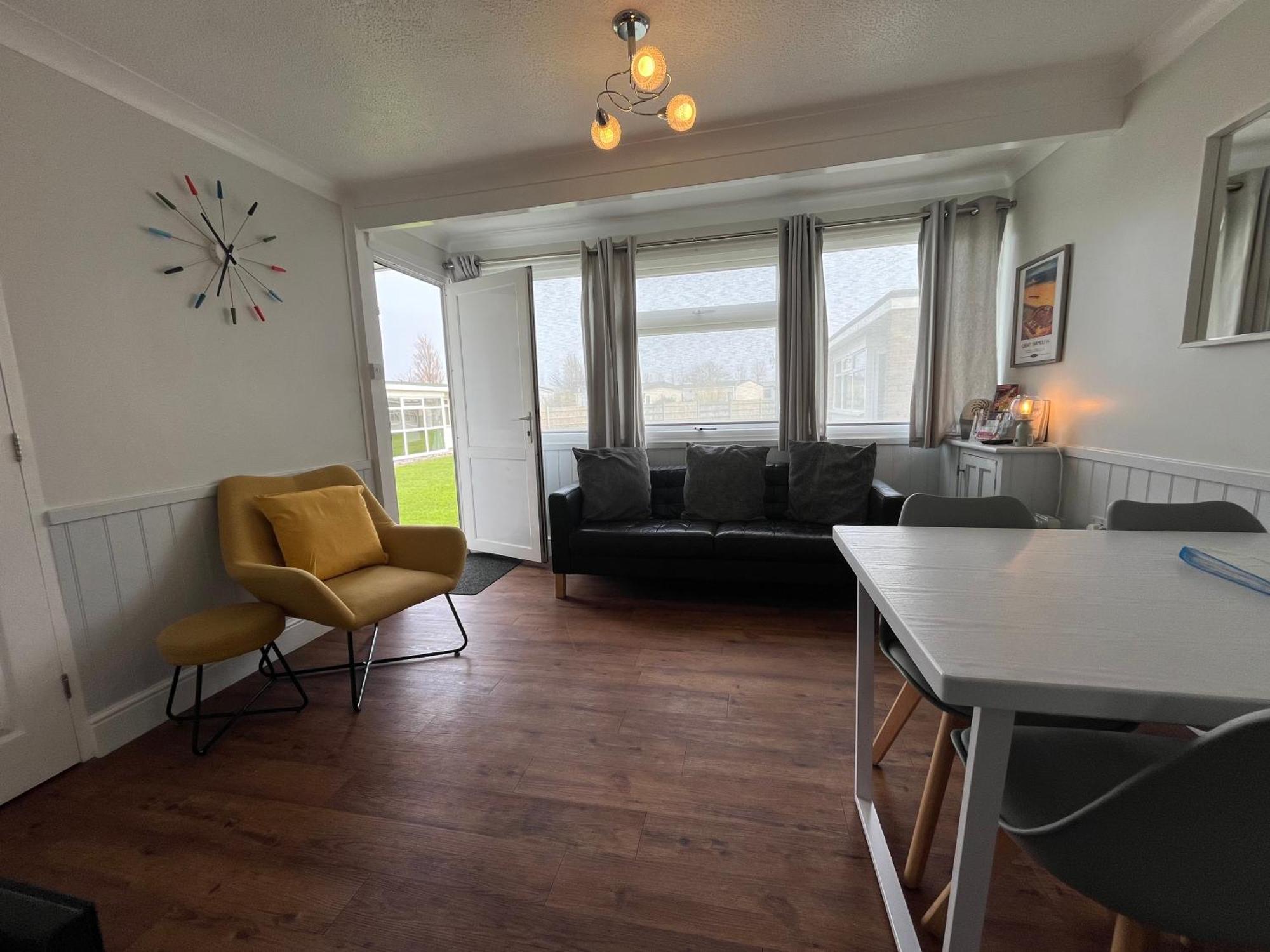 Beachcomber, Sunbeach, Scratby - Two Bed Chalet, Sleeps 4, Free Wi-Fi, Free Club Passes, Free Swimming And Pet Friendly Exteriör bild